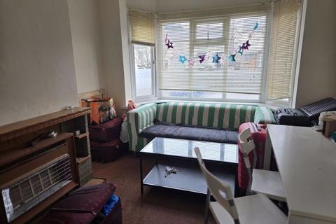 3 bedroom semi-detached house to rent, Gibbins Road, Selly Oak, Birmingham, B29 6QP
