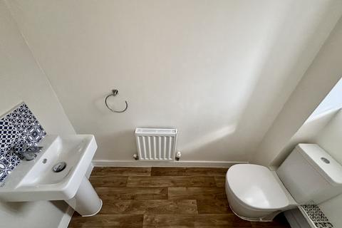 3 bedroom semi-detached house to rent, Elderflower Close, Mickleover