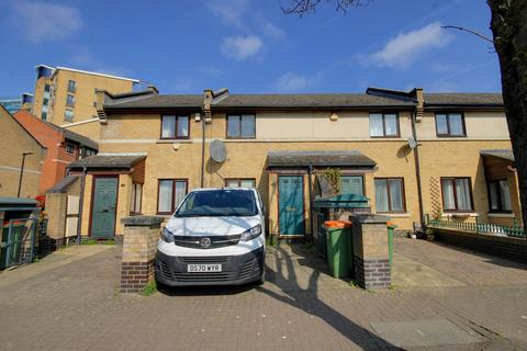 2 bedroom terraced house to rent, Hanover Avenue West Silvertown E16