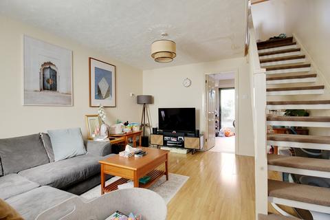 2 bedroom terraced house to rent, Hanover Avenue West Silvertown E16