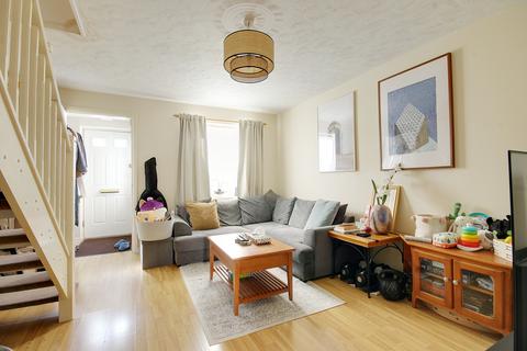 2 bedroom terraced house to rent, Hanover Avenue West Silvertown E16
