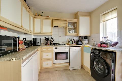 2 bedroom terraced house to rent, Hanover Avenue West Silvertown E16