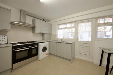 House share to rent, Atkinson Road, Custom House, London, E16
