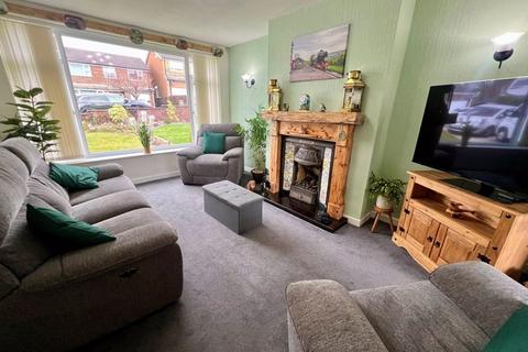 38 Clough Road, Shaw, Oldham, OL2 8QD