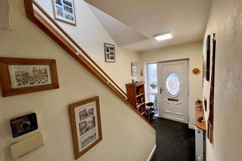 38 Clough Road, Shaw, Oldham, OL2 8QD