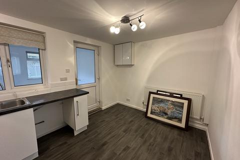3 bedroom semi-detached house to rent, Mottram Road, Beeston