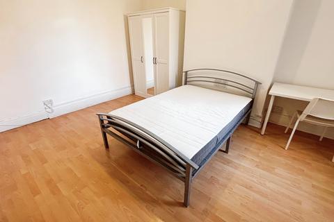 1 bedroom terraced house to rent, Gedling Grove, NG7