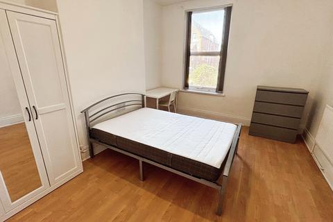 1 bedroom terraced house to rent, Gedling Grove, NG7