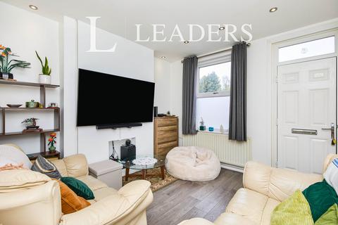 3 bedroom terraced house to rent, Cycle Road, NG7