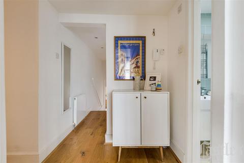 Flat G, 53 Kenninghall Road, London, E5 8BS