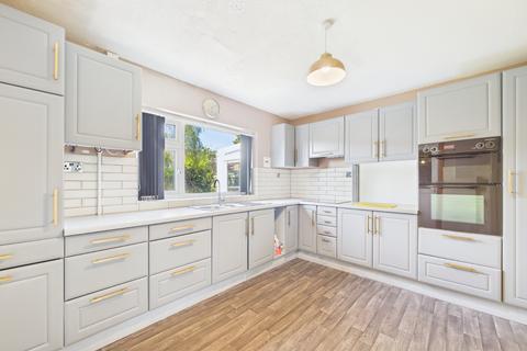 73 Hallow Road, Worcester, WR2 6DE