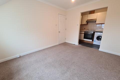 2 bedroom flat to rent, Millbrook Road East, Hampshire SO15