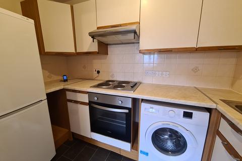 2 bedroom flat to rent, Millbrook Road East, Hampshire SO15