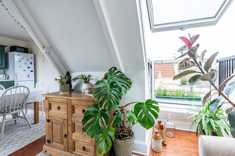 Second Floor Flat, 50 College Road, Clifton, Bristol, BS8 3HX
