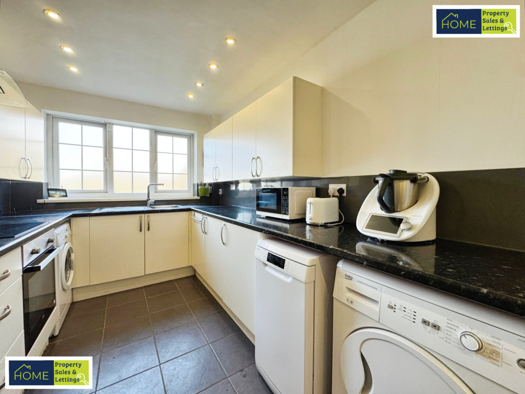 73 Beaumont Walk, Leicester, LE4 0 PP