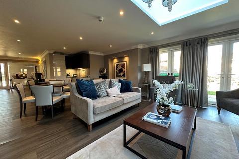 2 bedroom apartment for sale, Limpsfield Road, Warlingham, Surrey, CR6 9RL