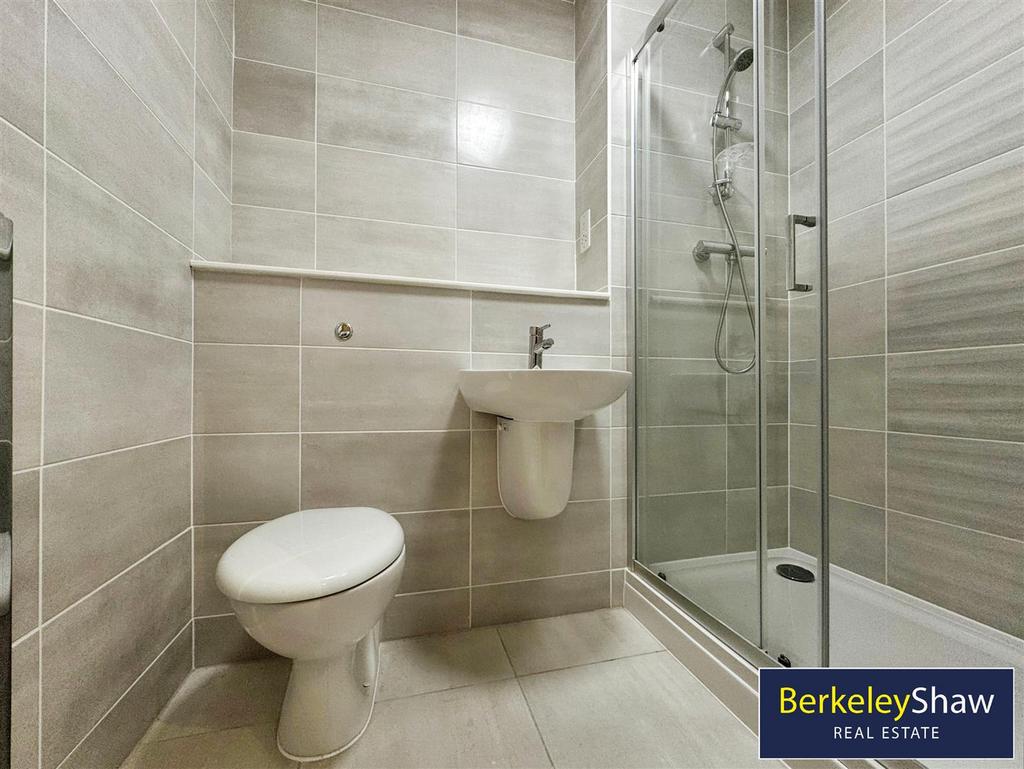 En-suite shower room (2)