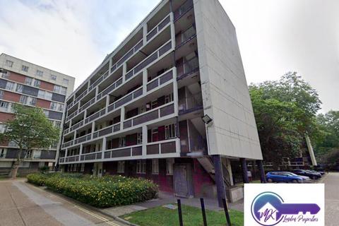 1 bedroom in a flat share to rent, Paddington, London W2