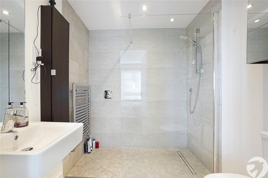 Ensuite To Bed 1