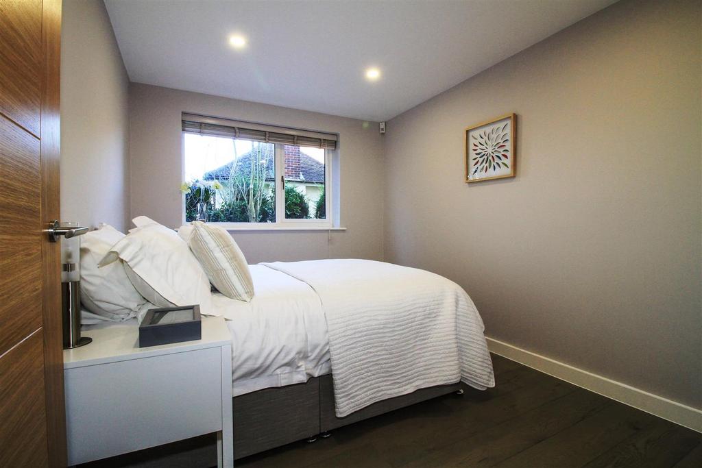 BEDROOM 2 i.jpg