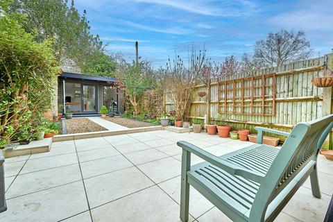 56 Warwick Road, St Albans, AL1 4DL