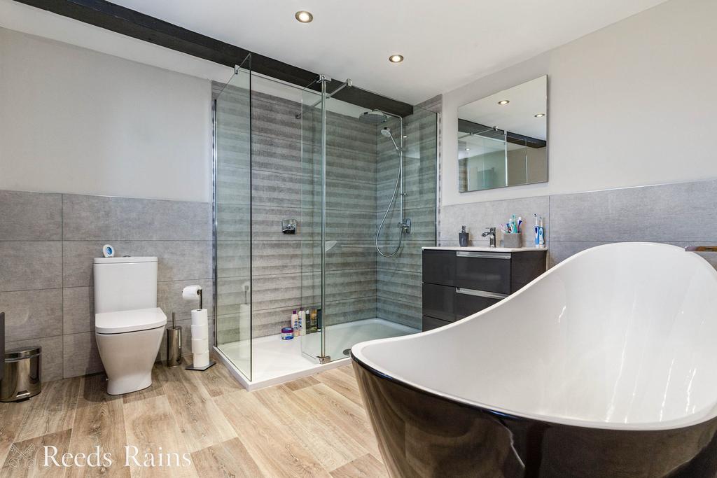 Bed 1 En-Suite