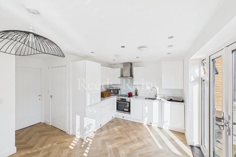 3 bedroom semi-detached house to rent, Castle Hill Drive, Swanscombe DA10