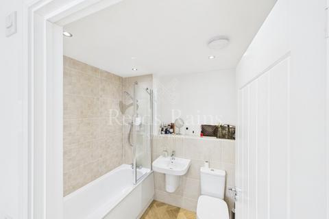 3 bedroom semi-detached house to rent, Castle Hill Drive, Swanscombe DA10