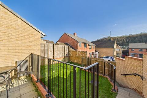 3 bedroom semi-detached house to rent, Castle Hill Drive, Swanscombe DA10