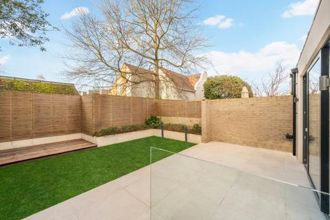 6 bedroom semi-detached house for sale, Derby Road, London SW14