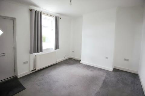 2 bedroom terraced house to rent, Leeds Road, Leeds LS26