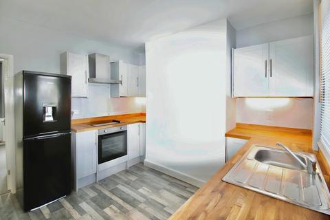 2 bedroom terraced house to rent, Leeds Road, Leeds LS26
