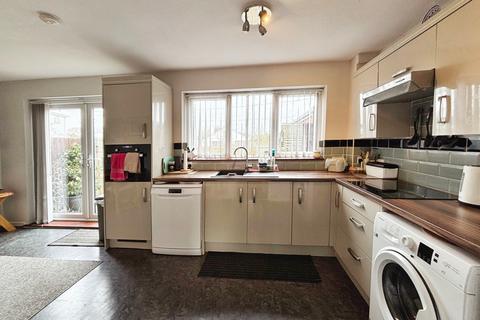 3 bedroom semi-detached house for sale, New Lydd Road, East Sussex TN31
