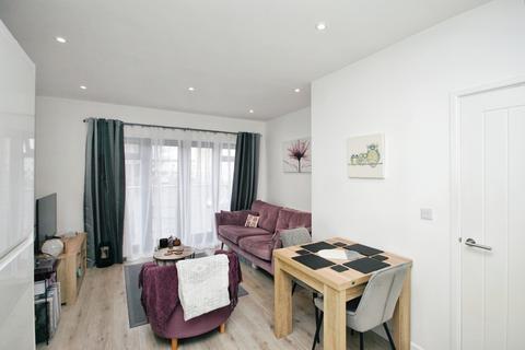 2 bedroom flat for sale, Hanham Road, Bristol BS15