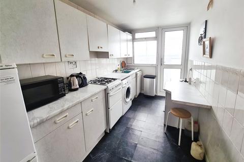 2 bedroom flat to rent, Windermere Avenue, Hampshire SO16