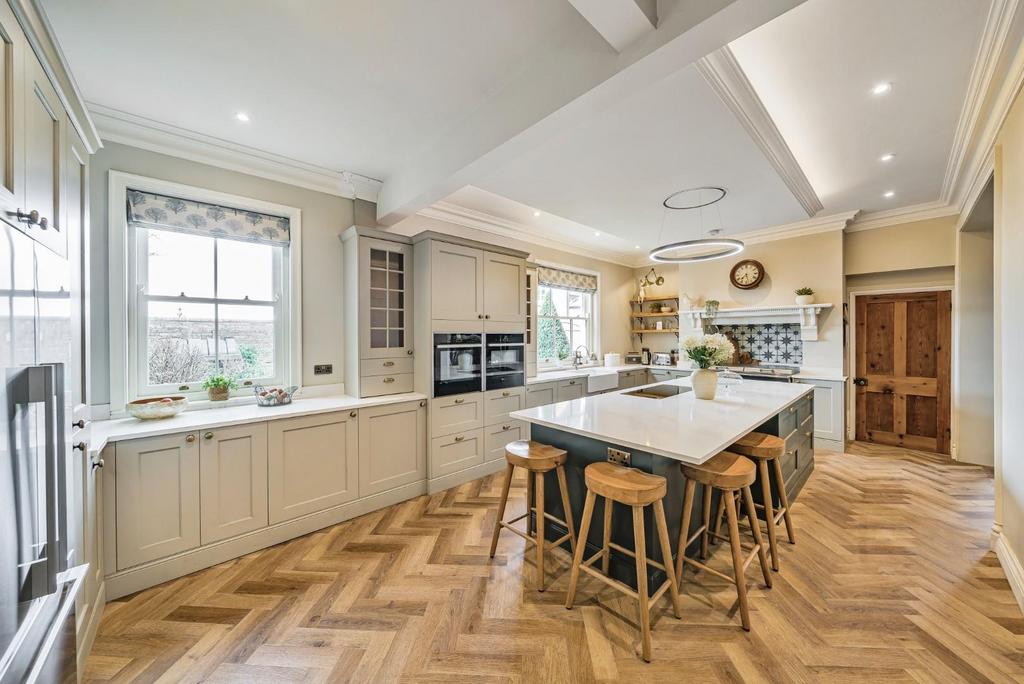 Kitchen breakfast room.jpg