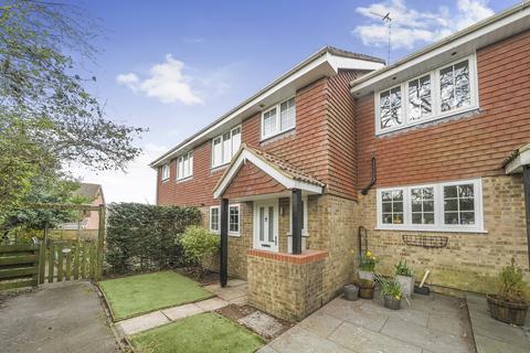 14 Oaktree Drive, Hook, RG27 9RN