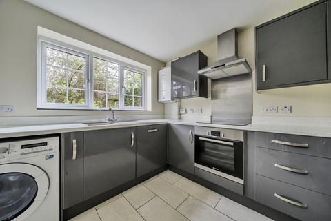 14 Oaktree Drive, Hook, RG27 9RN
