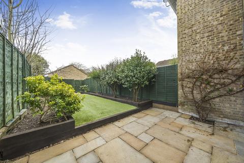 14 Oaktree Drive, Hook, RG27 9RN