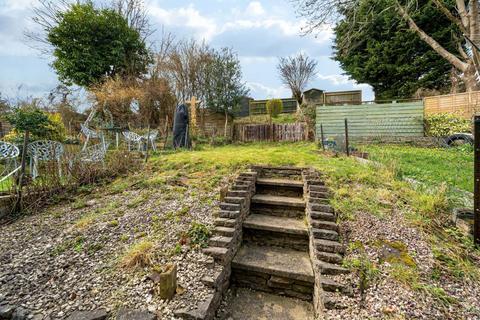 14 Abbotts Vale, Chesham, HP5 3HN