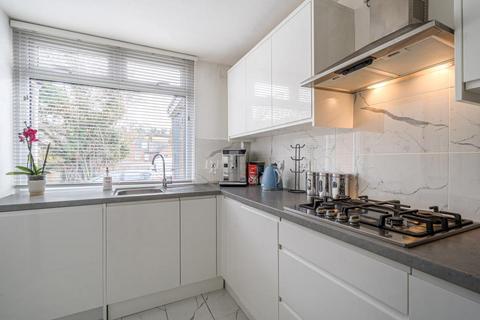 14 Abbotts Vale, Chesham, HP5 3HN