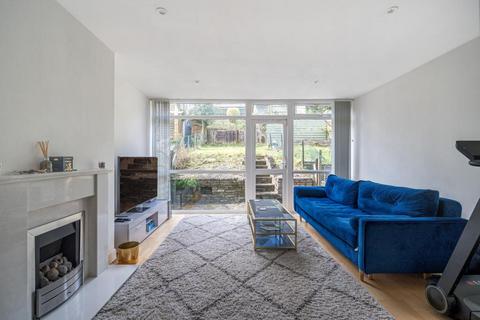 14 Abbotts Vale, Chesham, HP5 3HN