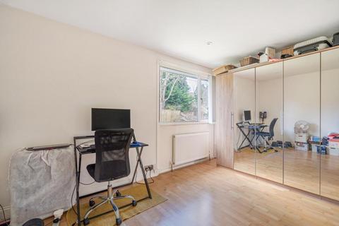 14 Abbotts Vale, Chesham, HP5 3HN