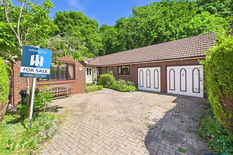 3 bedroom bungalow for sale, Hollin Close, Rossington, Doncaster, South Yorkshire, DN11