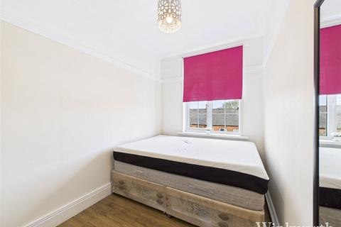 3 bedroom apartment to rent, Northfield Avenue, London, W5
