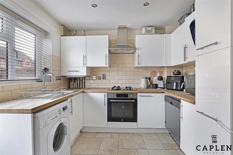 8 Orchid Close, Abridge, Romford, RM4 1DF