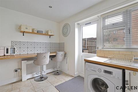 8 Orchid Close, Abridge, Romford, RM4 1DF