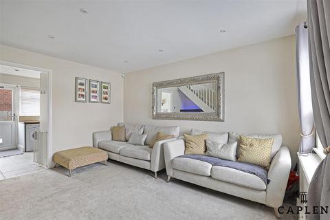 8 Orchid Close, Abridge, Romford, RM4 1DF