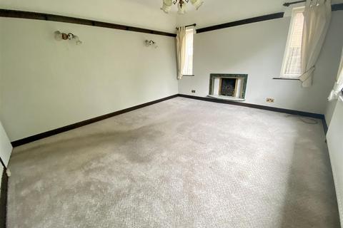 2 bedroom bungalow to rent, Alma Road, Sale