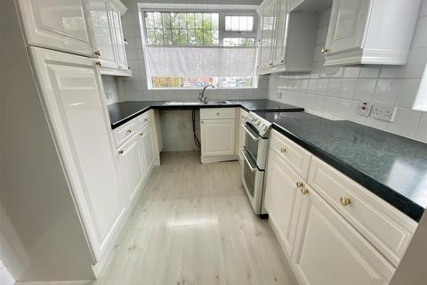 2 bedroom bungalow to rent, Alma Road, Sale